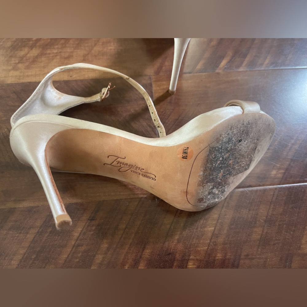 Vince Camuto Imagine pumps satin ivory - Picture 3 of 5